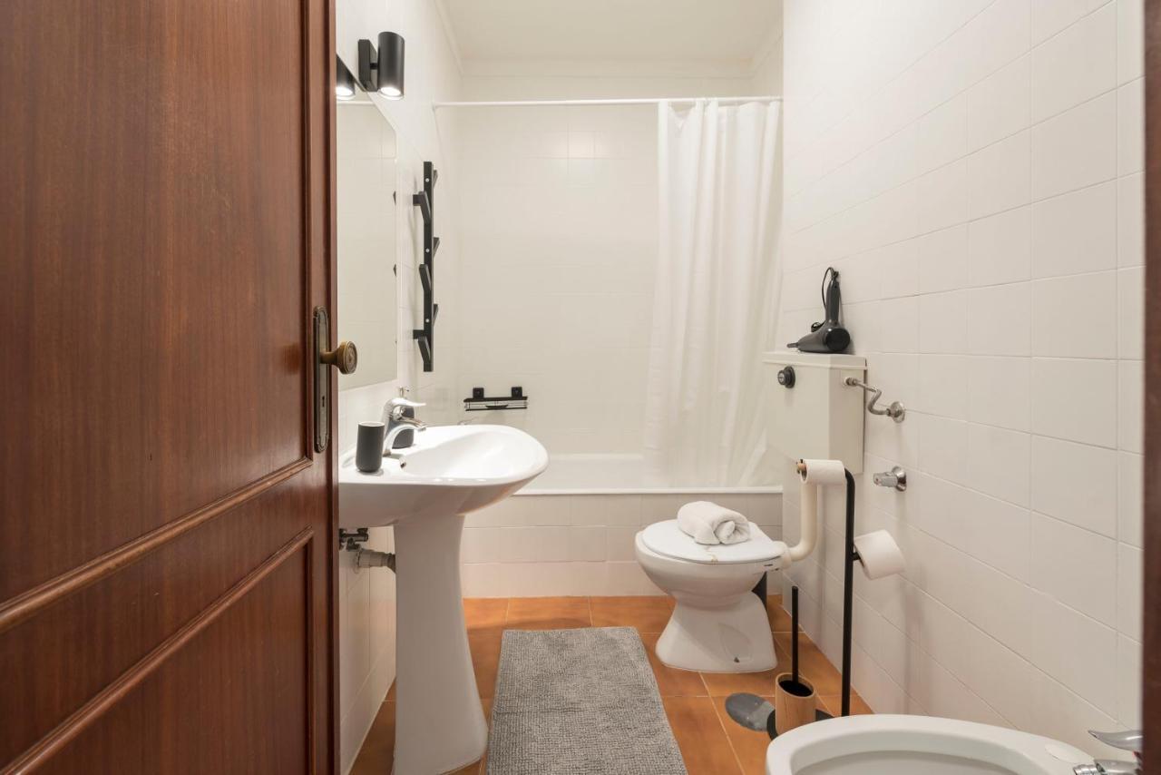 Lovelystay - Newly Decorated 2Br Flat With Free Parking Vila Nova de Gaia Exterior photo